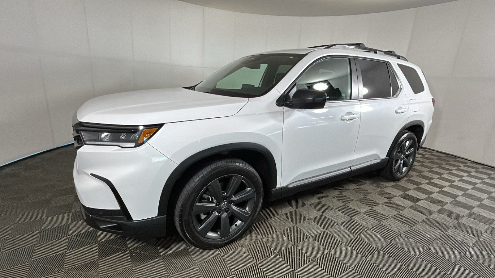 Used 2025 Honda Pilot Sport image 6