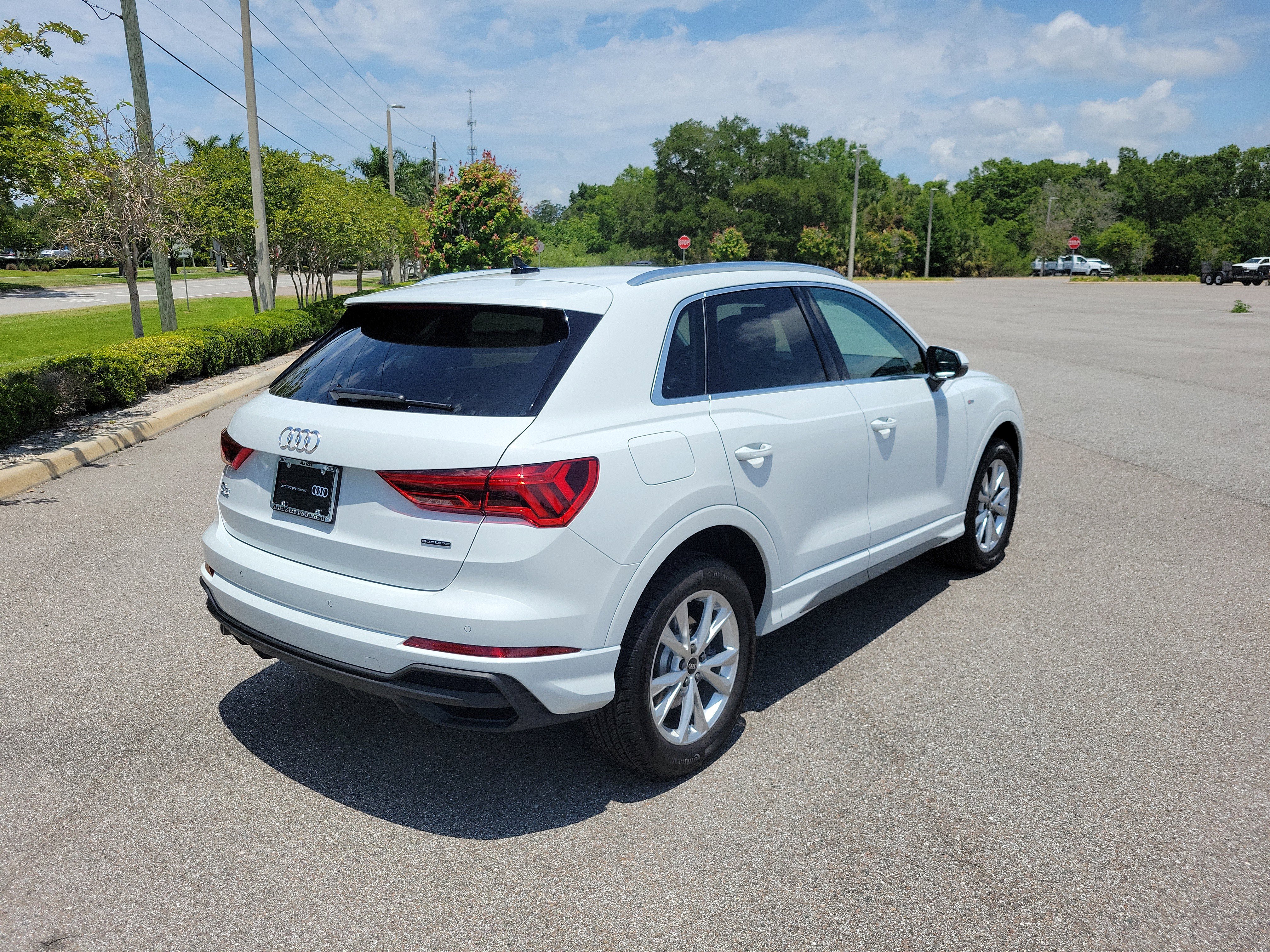 Certified 2025 Audi Q3 2.0T Premium Plus w/ Premium Plus Package AWD/4WD image 4