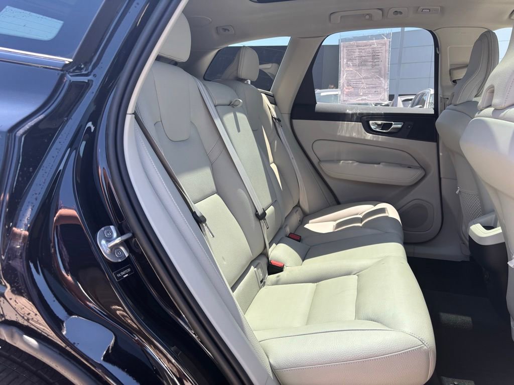 Used 2023 Volvo XC60 B5 Plus w/ Climate Package AWD/4WD image 24