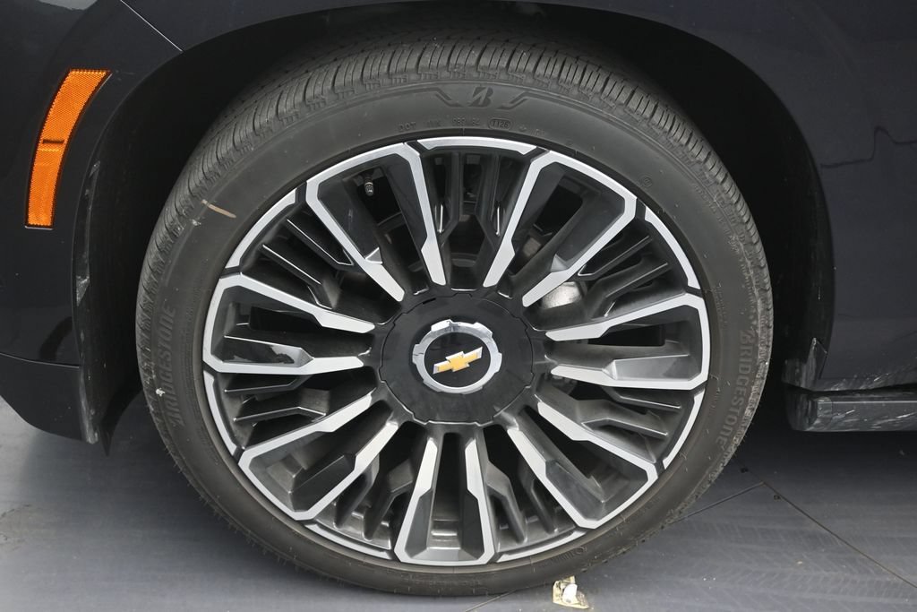 Used 2026 Chevrolet Suburban High Country AWD/4WD image 9