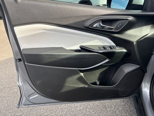 Used 2025 Chevrolet Trax LT w/ Driver Confidence Package image 14