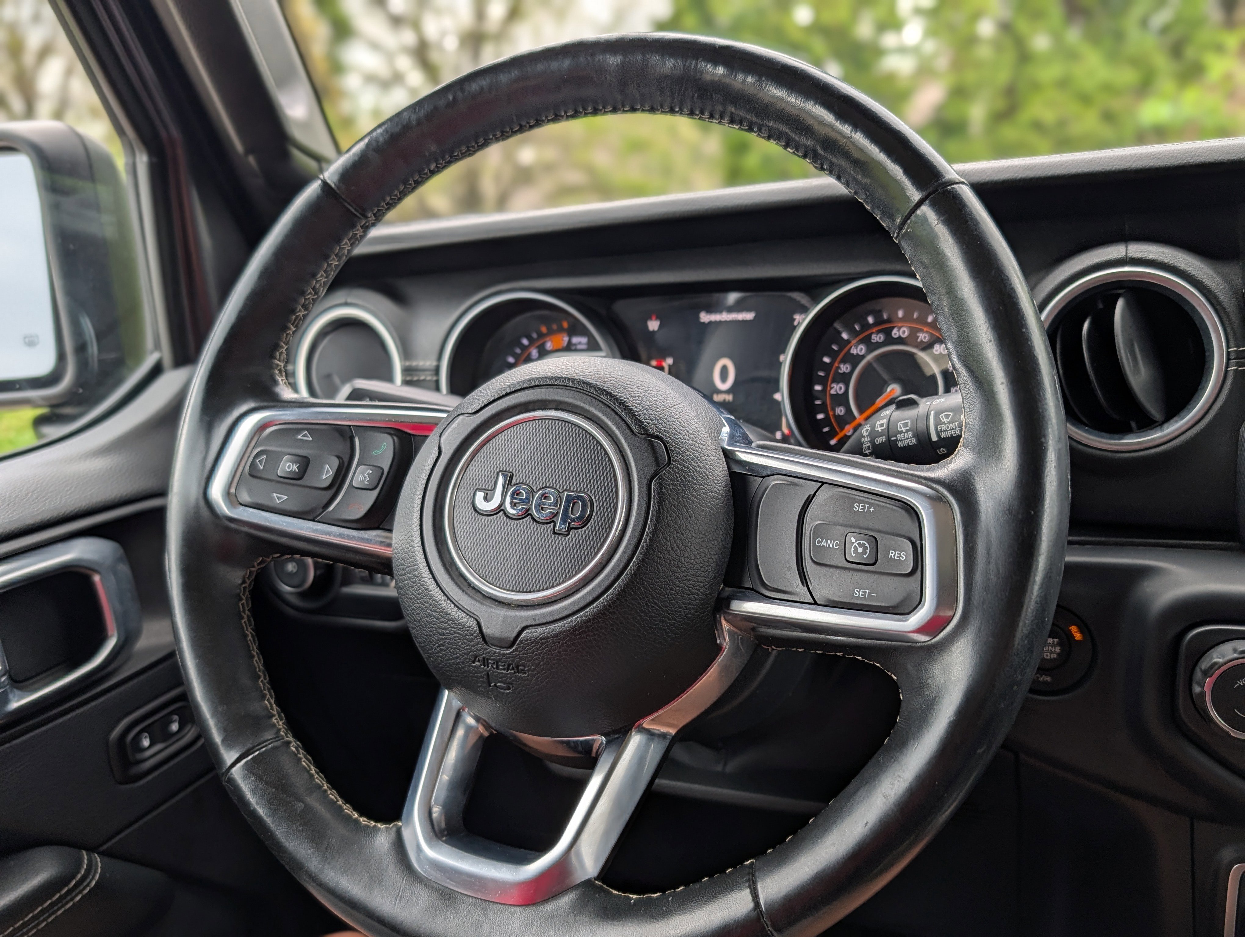 Used 2018 Jeep Wrangler Unlimited Sahara image 13