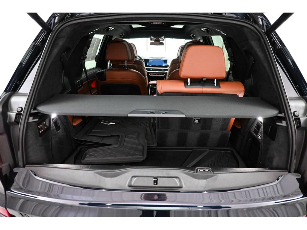 Used 2025 BMW X7 M60i AWD/4WD image 71