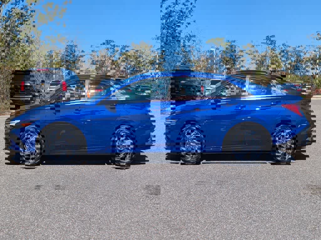 Used 2026 Hyundai Elantra Limited w/ Cargo Package image 2