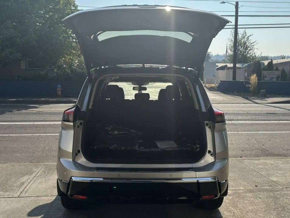 New 2026 Nissan Rogue Platinum w/ Platinum Premium Package image 9