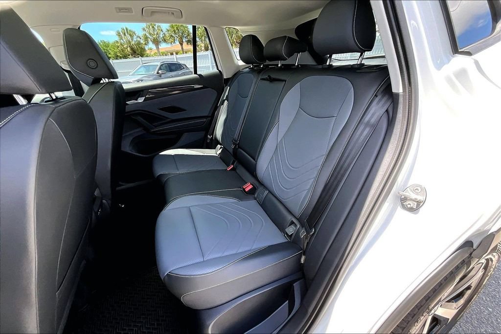 Certified 2026 Volkswagen Tiguan SE w/ Panoramic Sunroof Package FWD image 17
