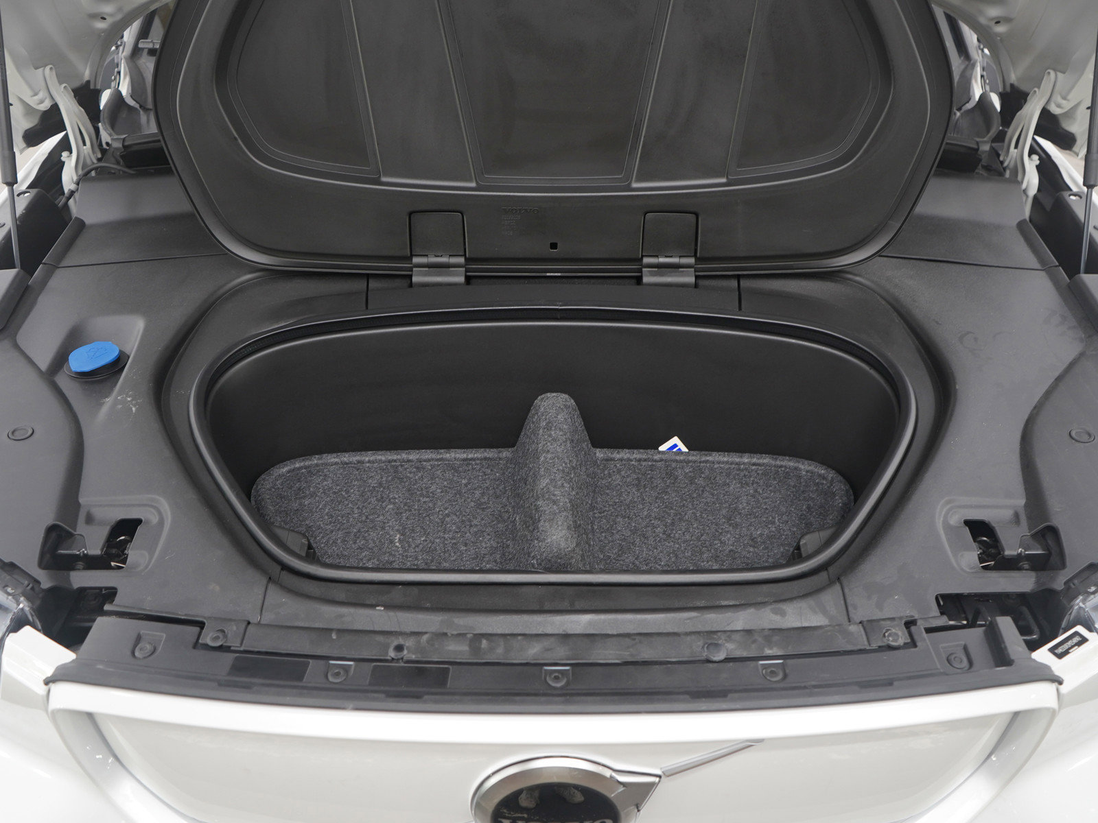 Used 2021 Volvo XC40 P8 Recharge w/ Advanced Package image 29