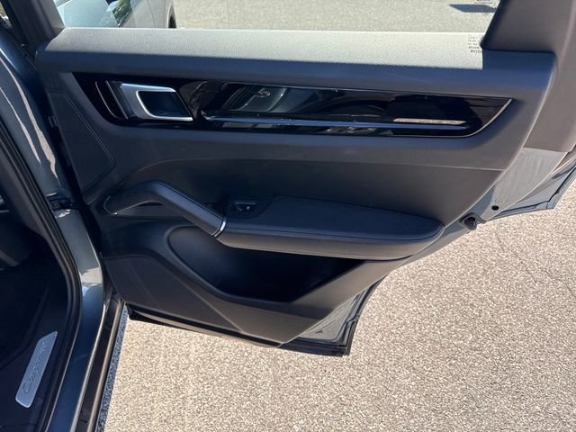 Used 2019 Porsche Cayenne AWD/4WD image 13