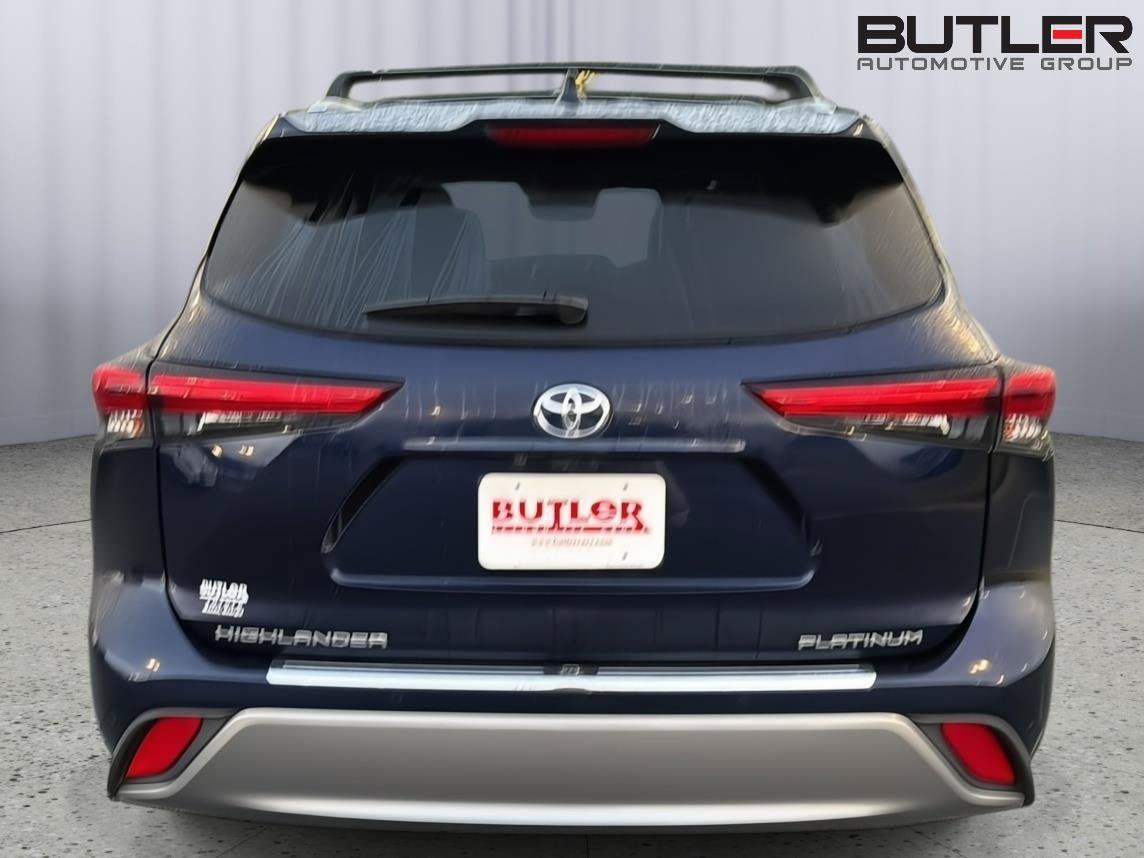 Used 2022 Toyota Highlander Platinum FWD image 5