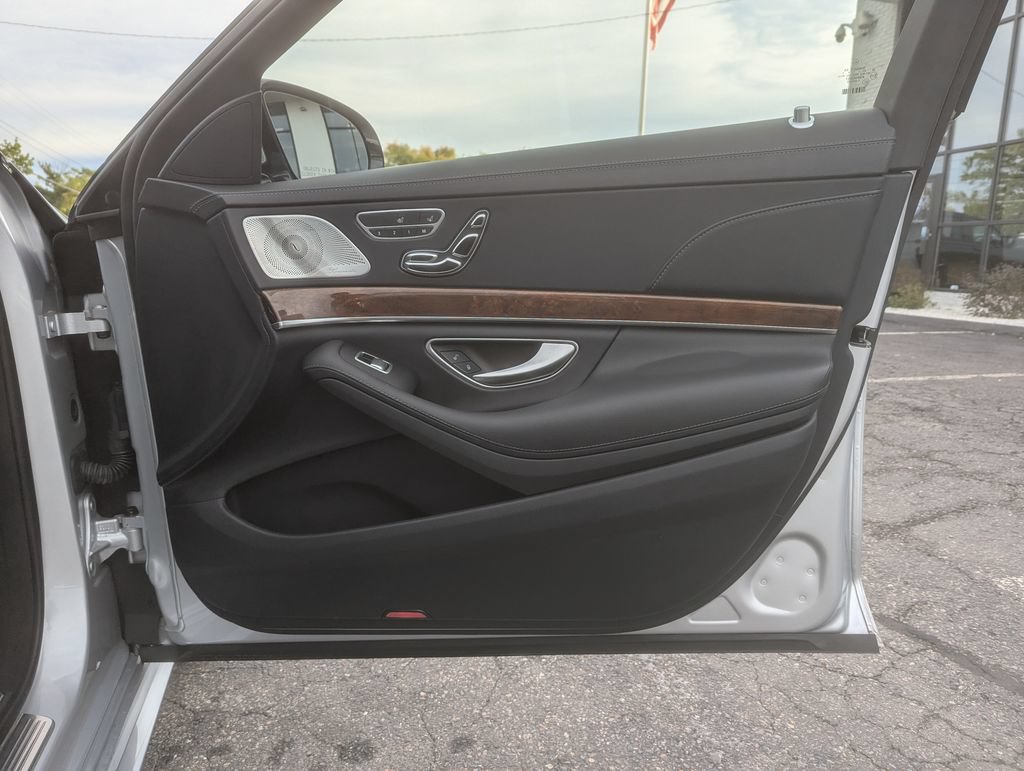 Used 2016 Mercedes-Benz S 550 4MATIC Sedan image 32
