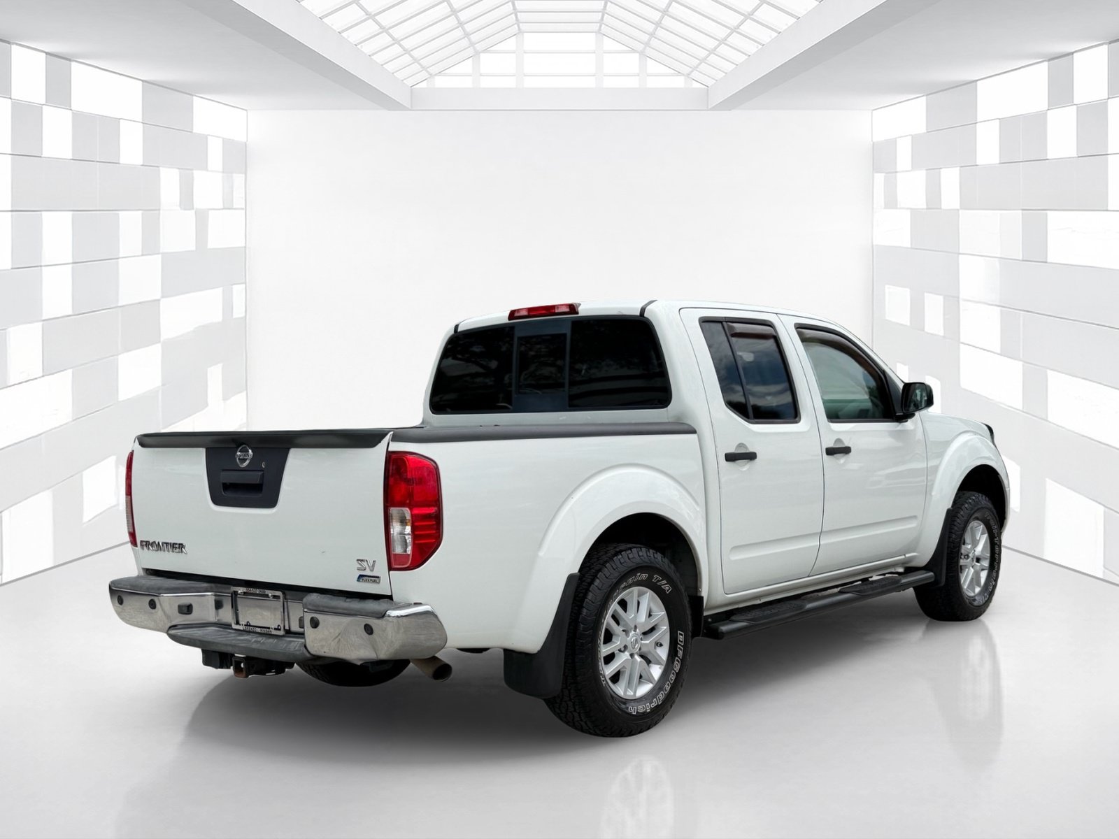 Used 2017 Nissan Frontier SV w/ SV Value Truck Package RWD image 5