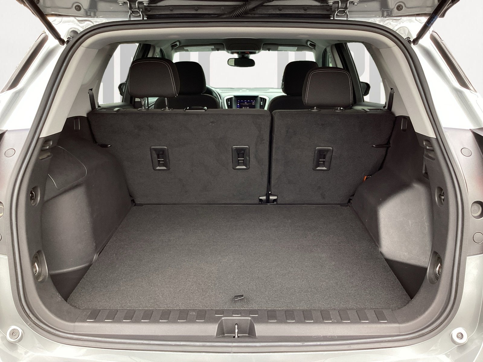 Used 2024 GMC Terrain SLE w/ Elevation Edition image 16