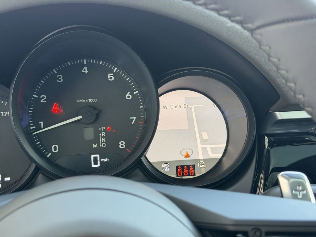 Used 2024 Porsche Macan BASE image 33