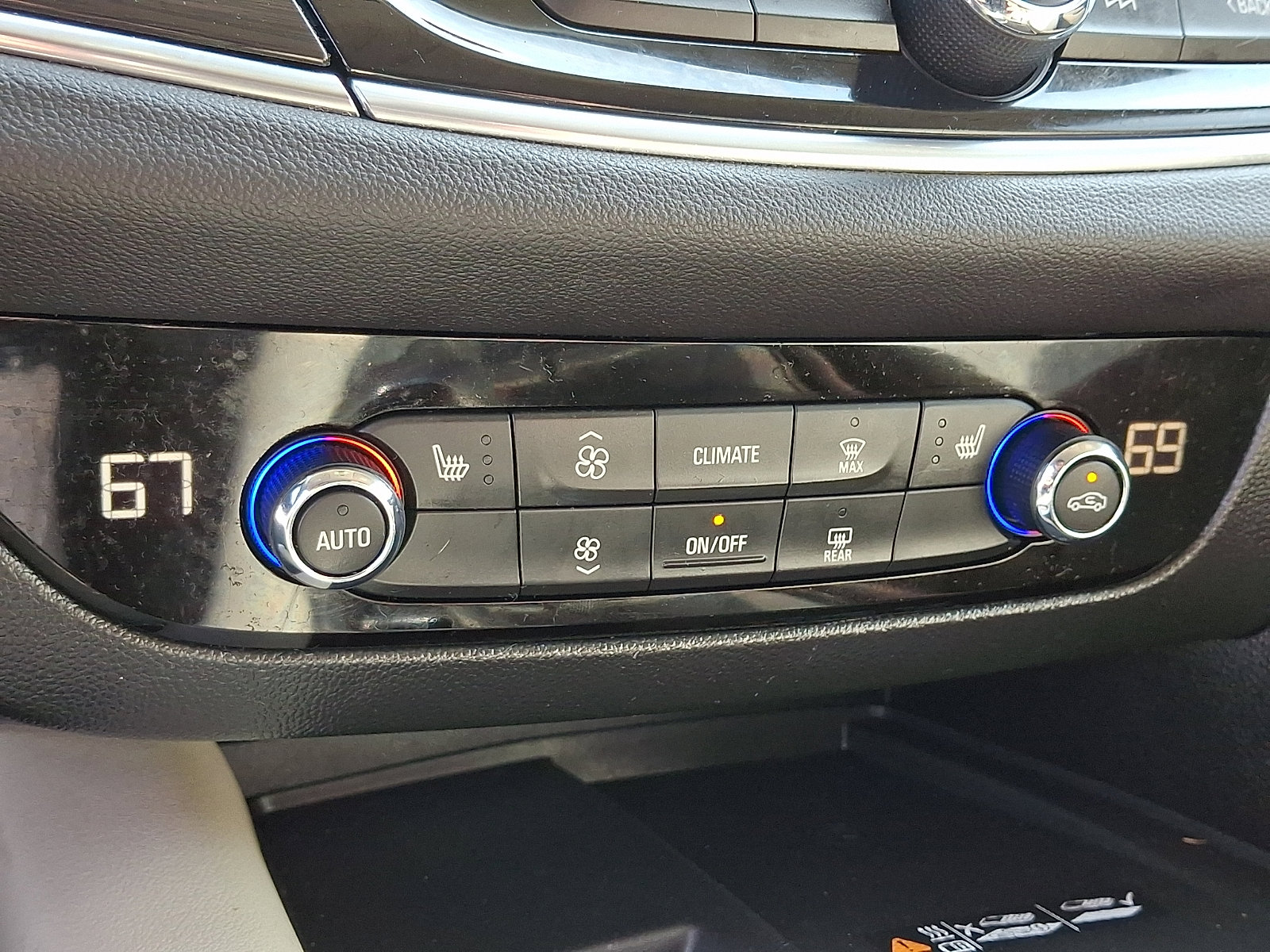 Used 2022 Buick Enclave Essence w/ Sport Touring Edition FWD image 17