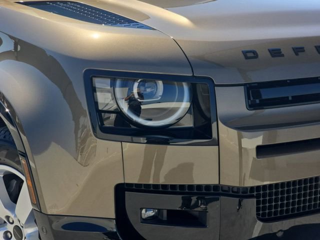 New 2026 Land Rover Defender 110 X-Dynamic SE AWD/4WD image 32