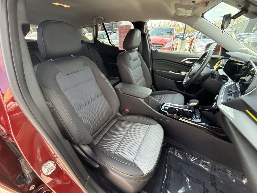 Used 2024 Chevrolet Trax LT w/ Driver Confidence Package FWD image 23