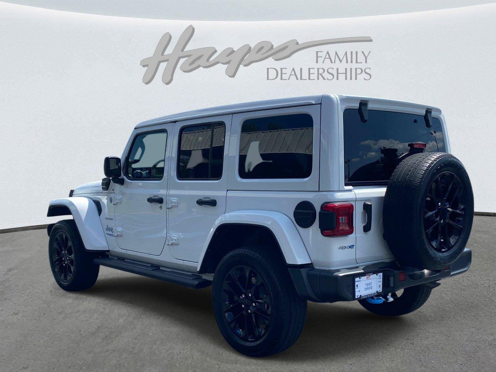 Used 2022 Jeep Wrangler Unlimited Sahara w/ Safety Group AWD/4WD image 7
