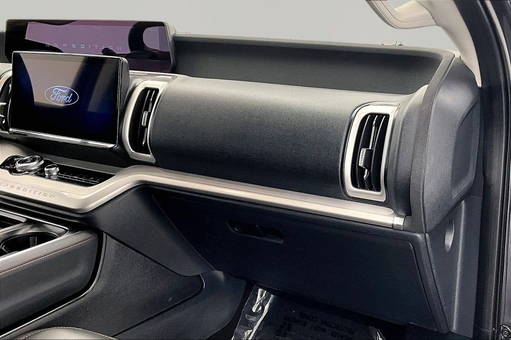 Certified 2025 Ford Expedition Active AWD/4WD image 17