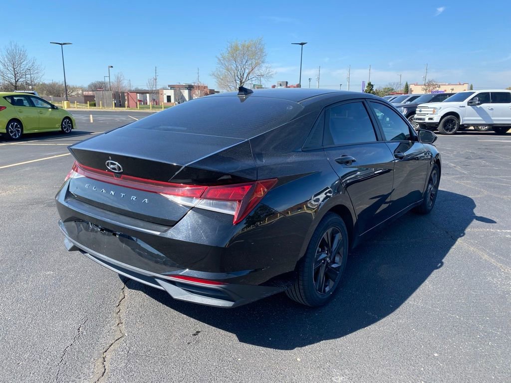 Used 2021 Hyundai Elantra SEL w/ Convenience Package image 9