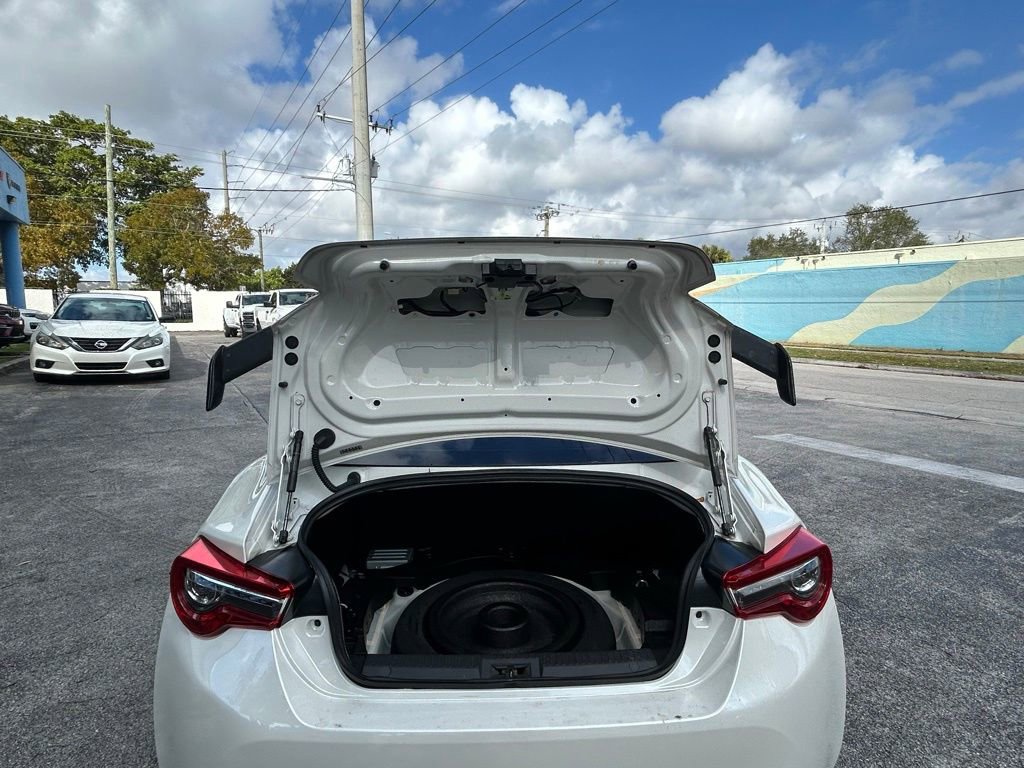 Used 2018 Toyota 86 image 28
