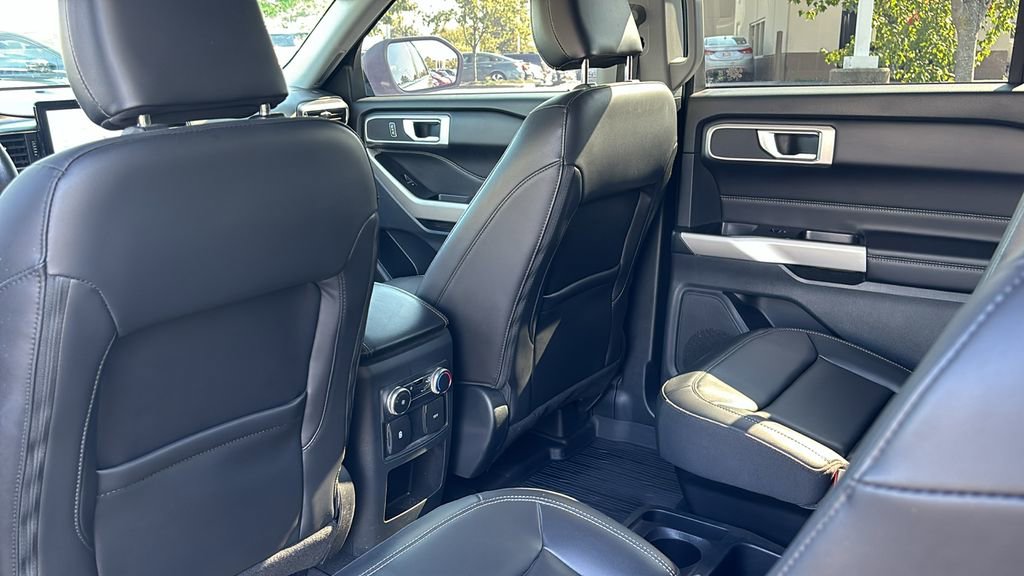 Used 2021 Ford Explorer XLT w/ Equipment Group 202A image 31