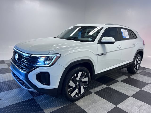 Certified 2024 Volkswagen Atlas Cross Sport SE w/ Panoramic Sunroof Package FWD image 3