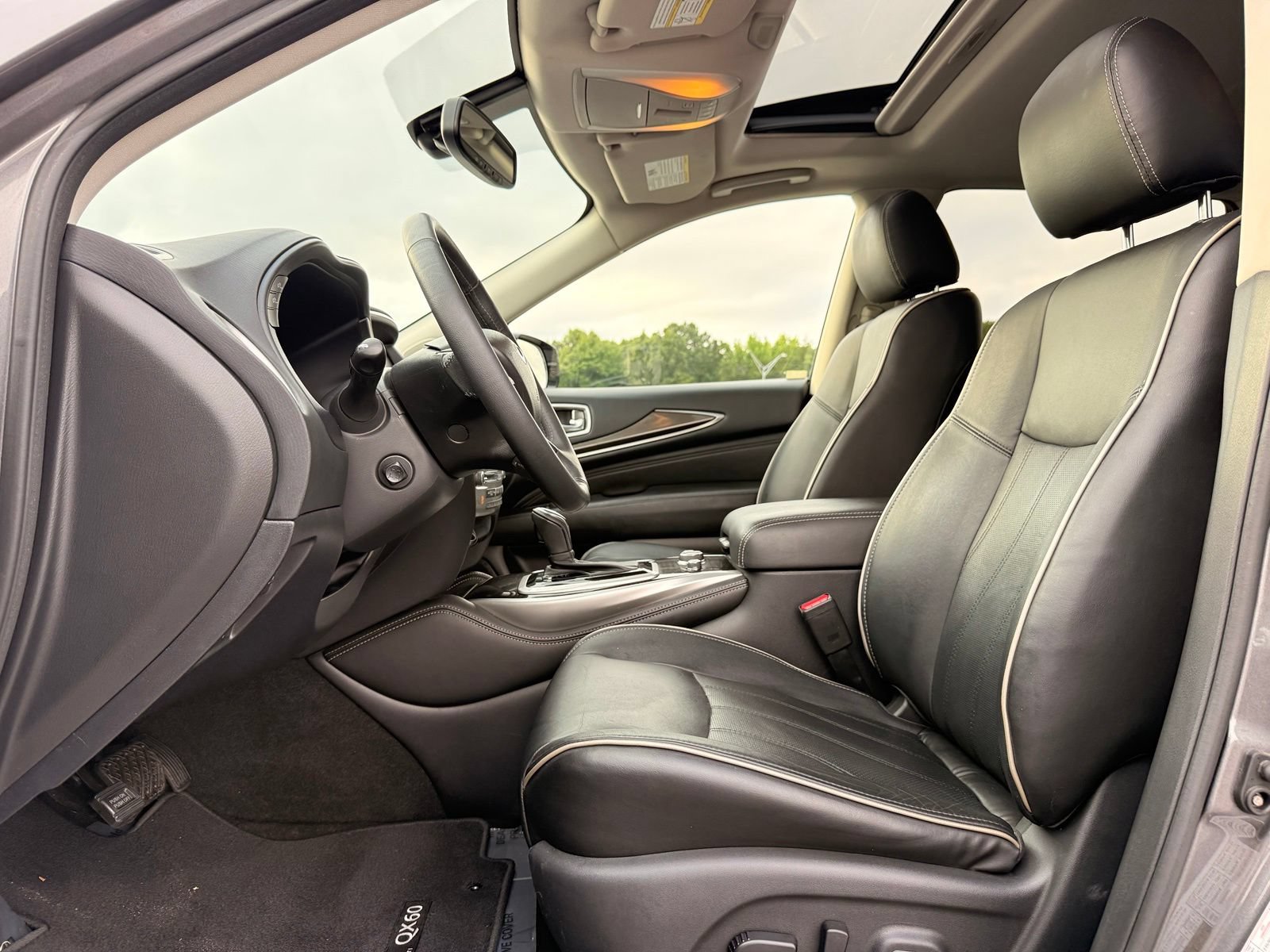 Used 2017 INFINITI QX60 Luxe w/ Premium Plus Package AWD/4WD image 16