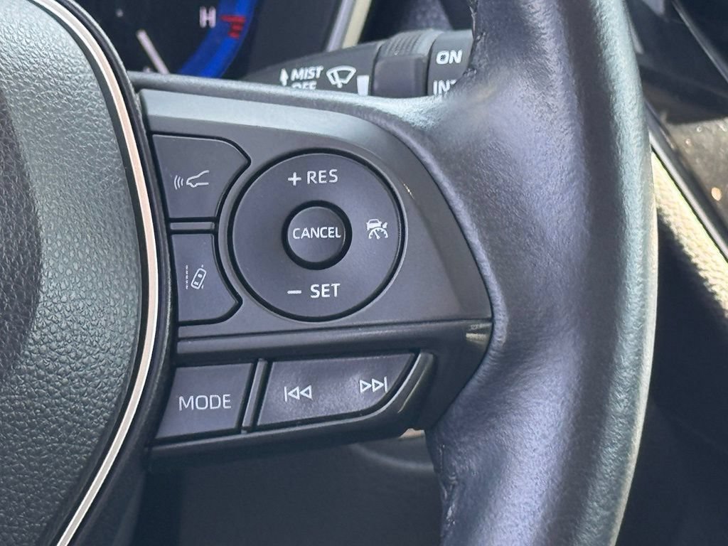 Used 2022 Toyota Corolla Cross XLE AWD/4WD image 17