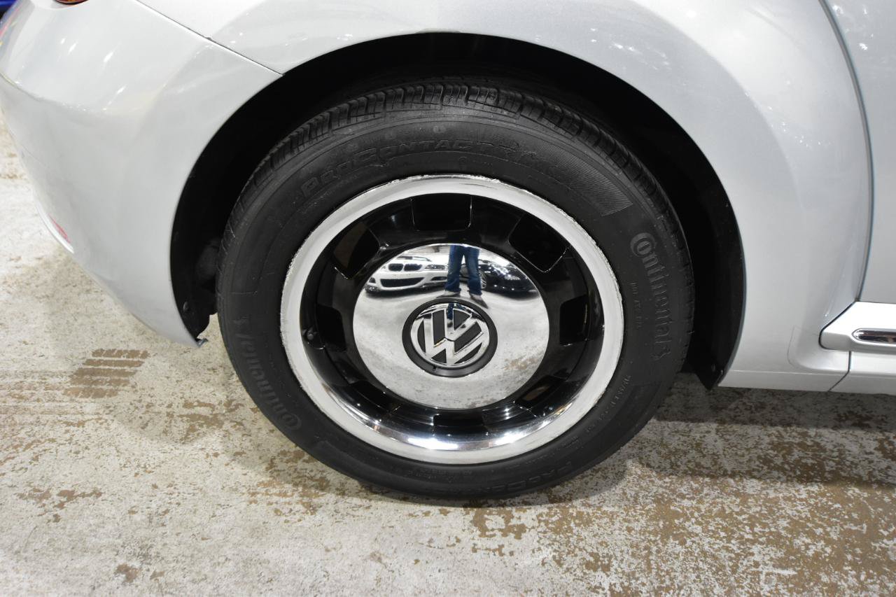 Used 2015 Volkswagen Beetle 1.8T Classic FWD image 43