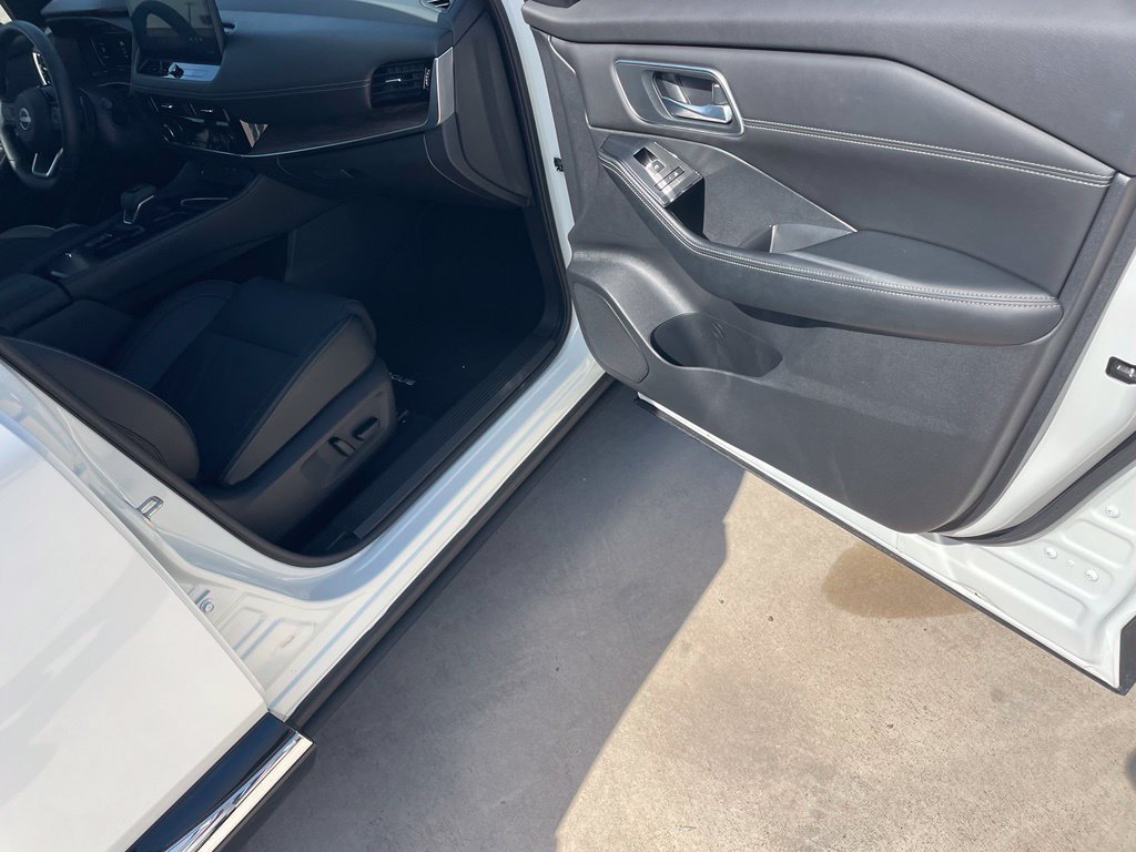 Certified 2024 Nissan Rogue Platinum FWD image 21
