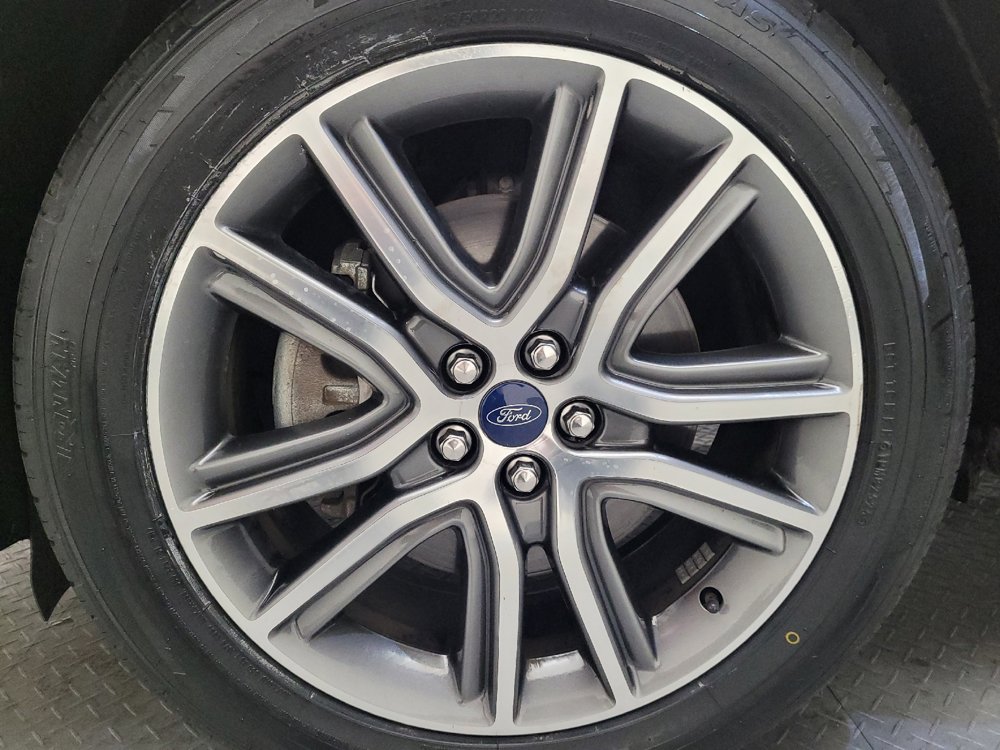 Used 2019 Ford Edge Titanium w/ Equipment Group 301A AWD/4WD image 31