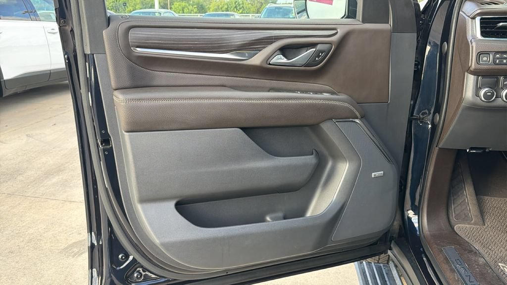 Used 2022 GMC Yukon XL Denali w/ Denali Premium Package RWD image 11