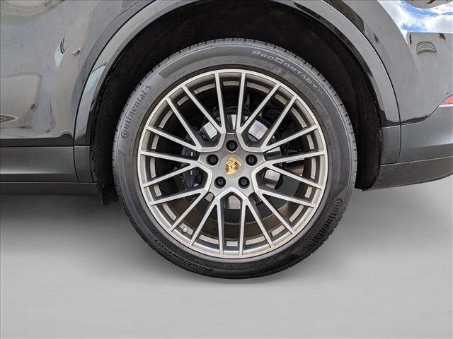 Used 2023 Porsche Cayenne Platinum Edition image 23