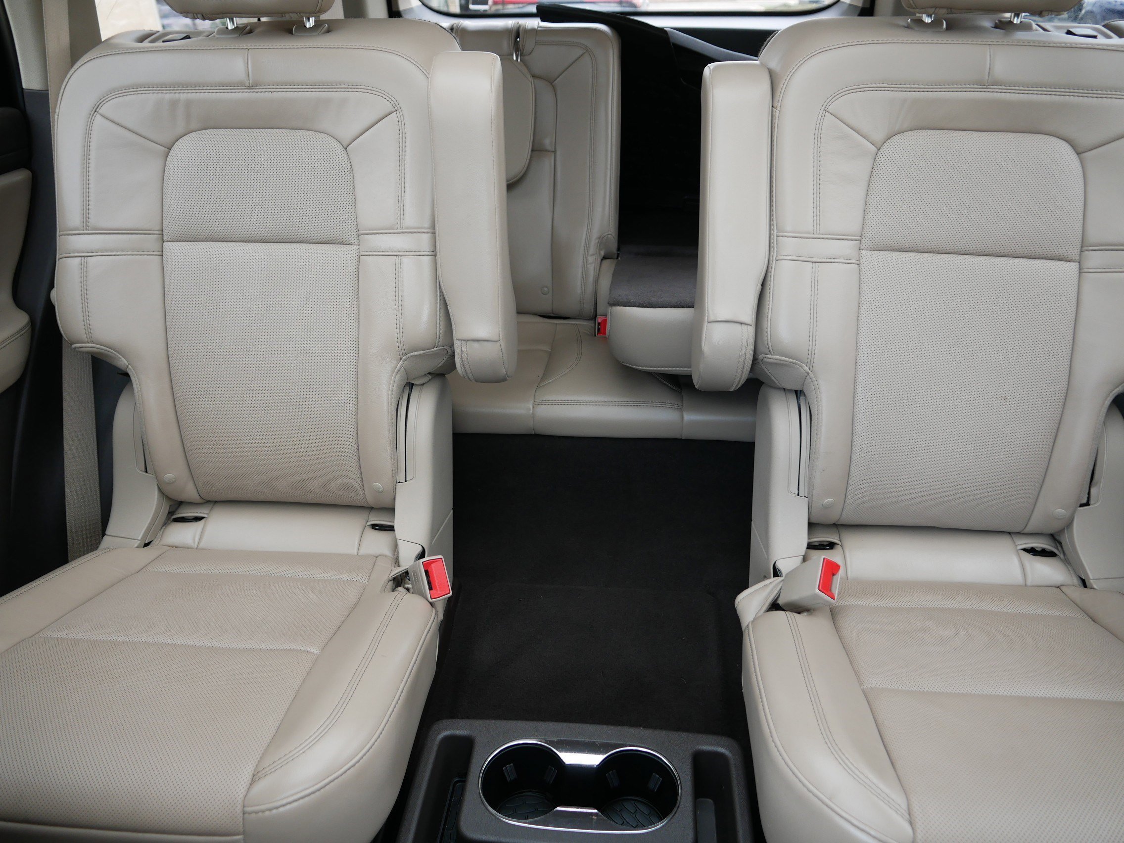 Used 2020 Lincoln Aviator Reserve w/ Equipment Group 202A image 13