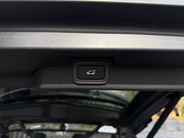 Used 2017 Land Rover Discovery HSE Luxury image 33