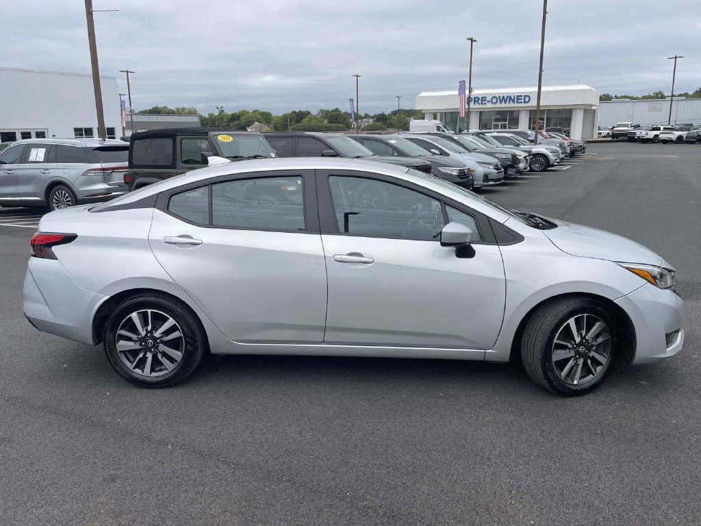 Used 2025 Nissan Versa SV FWD image 2