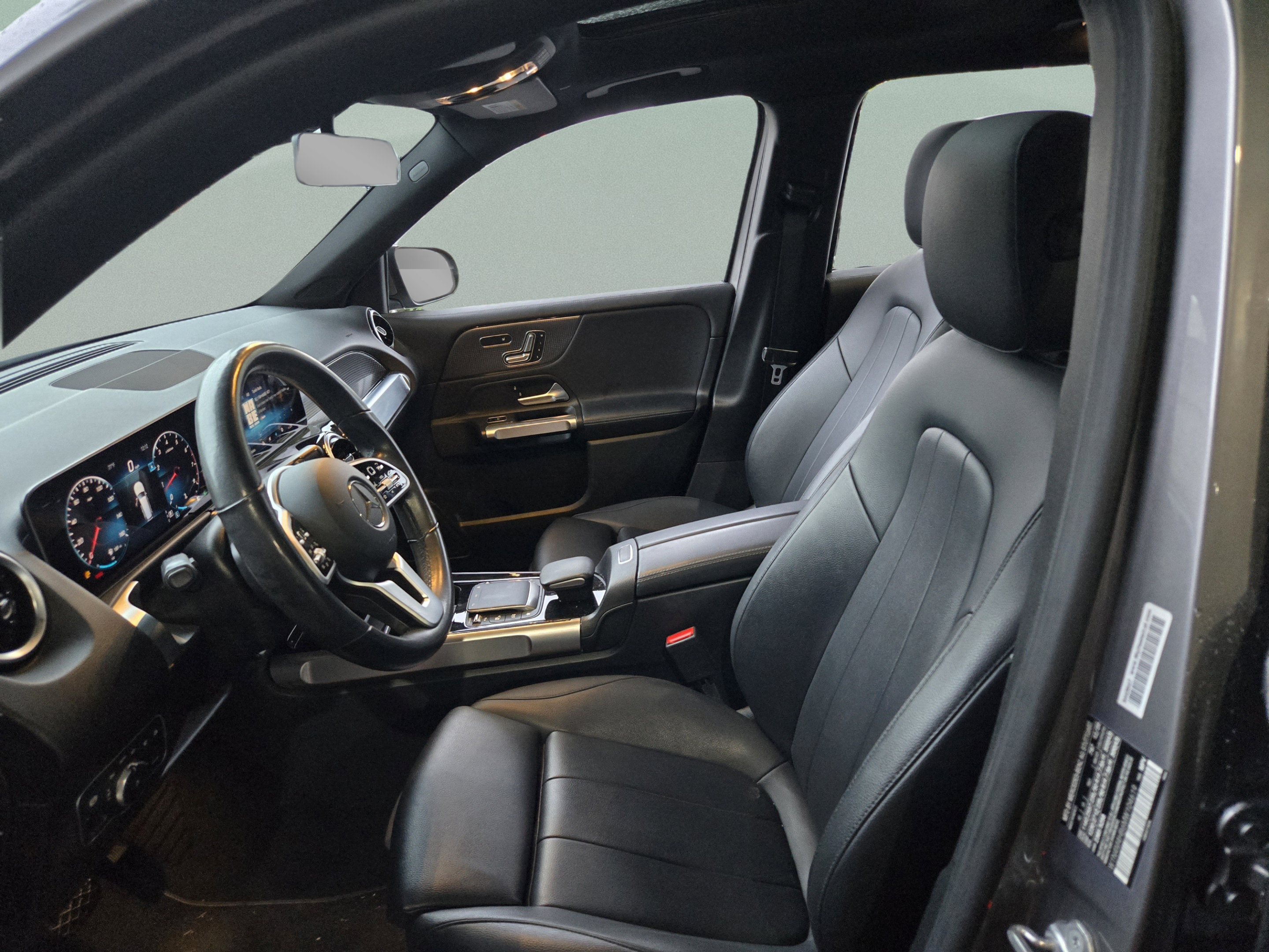 Used 2021 Mercedes-Benz GLB 250 4MATIC image 11