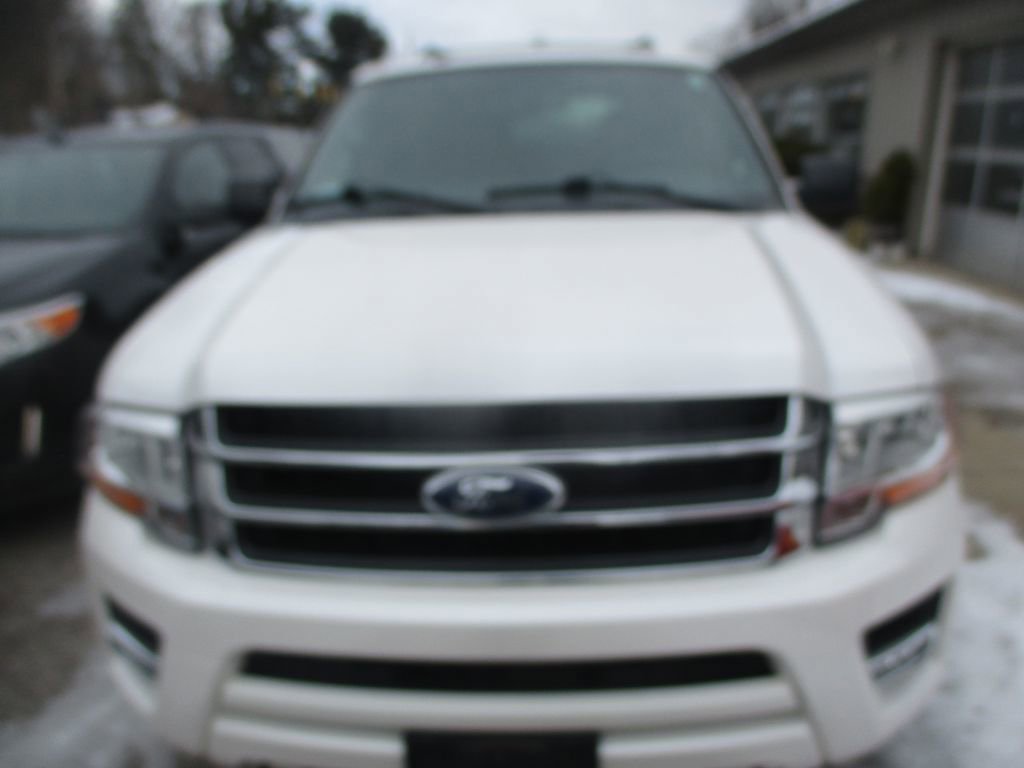 Used 2017 Ford Expedition XLT w/ Equipment Group 202A image 2