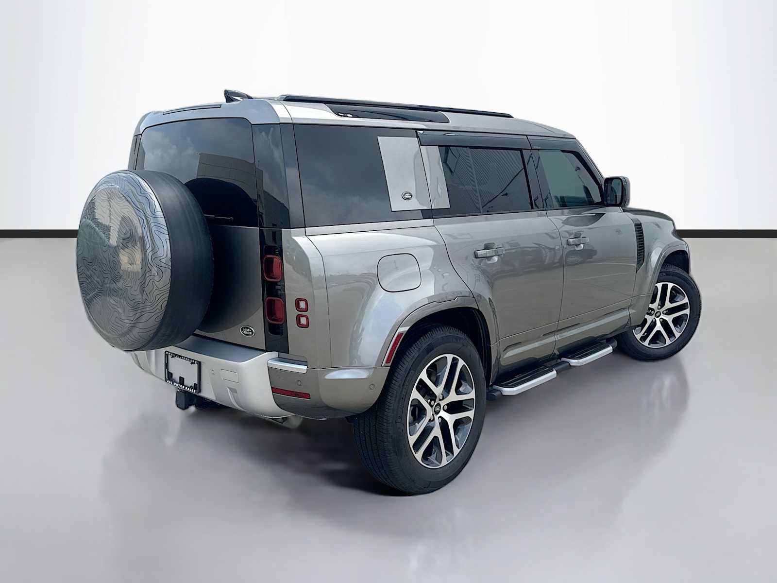 Certified 2022 Land Rover Defender 110 XS Edition AWD/4WD image 3