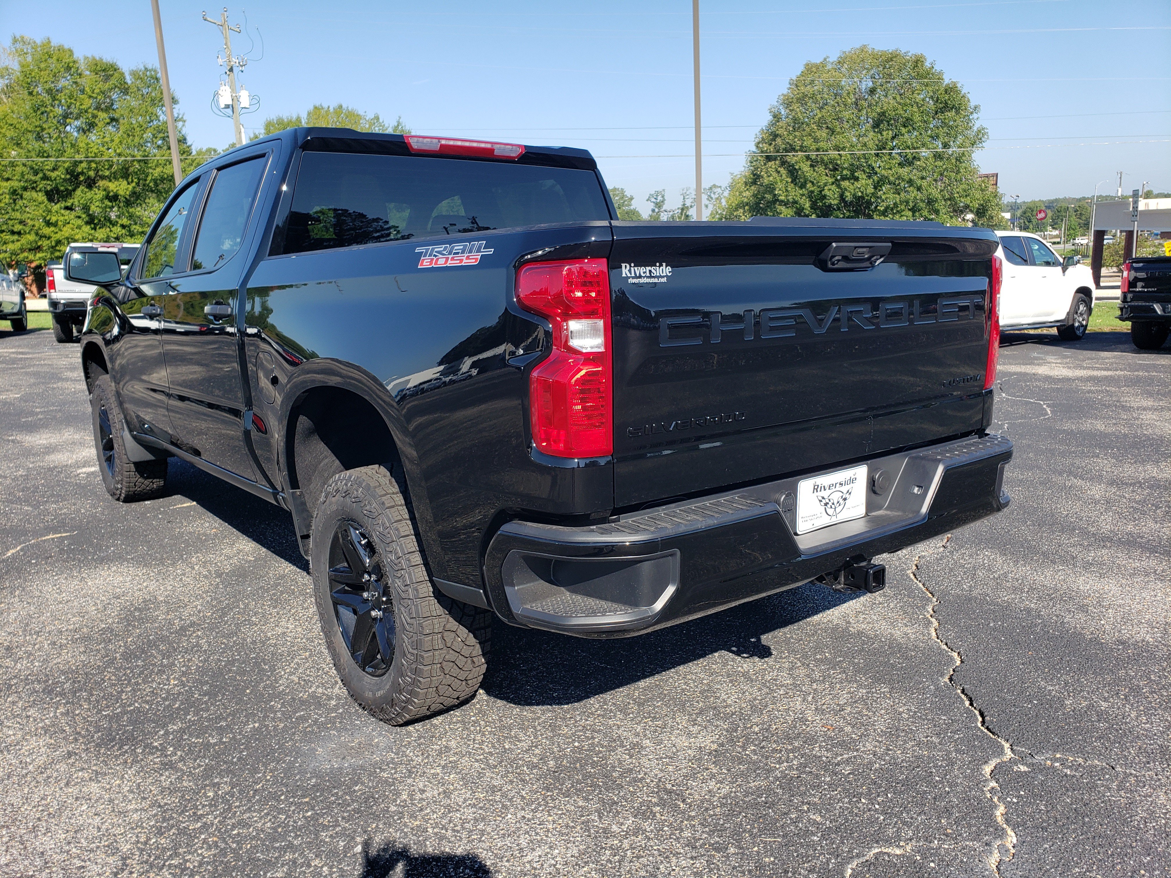 New 2026 Chevrolet Silverado 1500 Custom Trail Boss w/ LPO, Dark Essentials Package AWD/4WD image 4