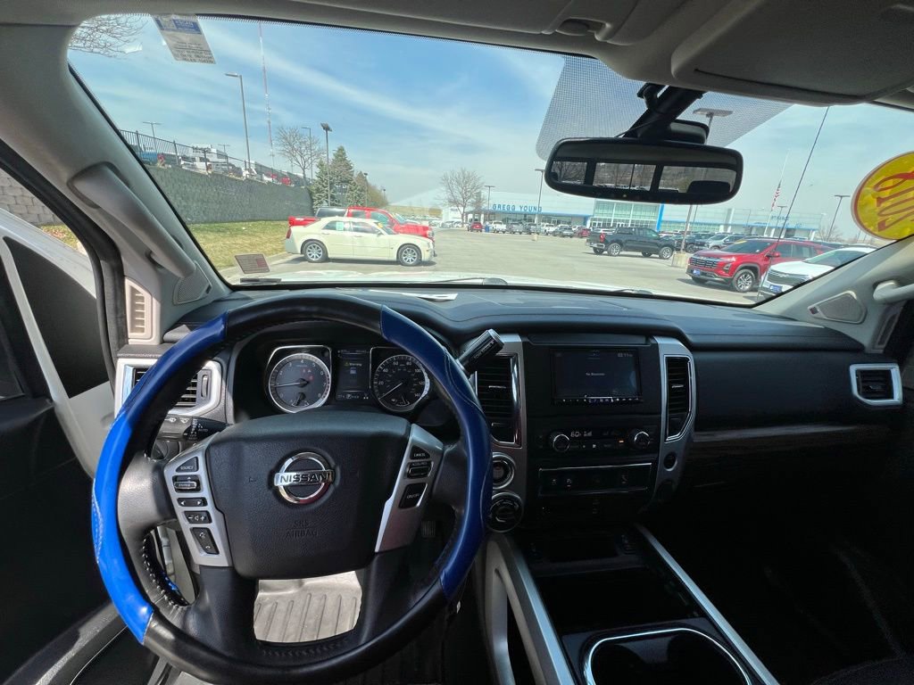 Used 2018 Nissan Titan SL w/ Chrome Package image 38