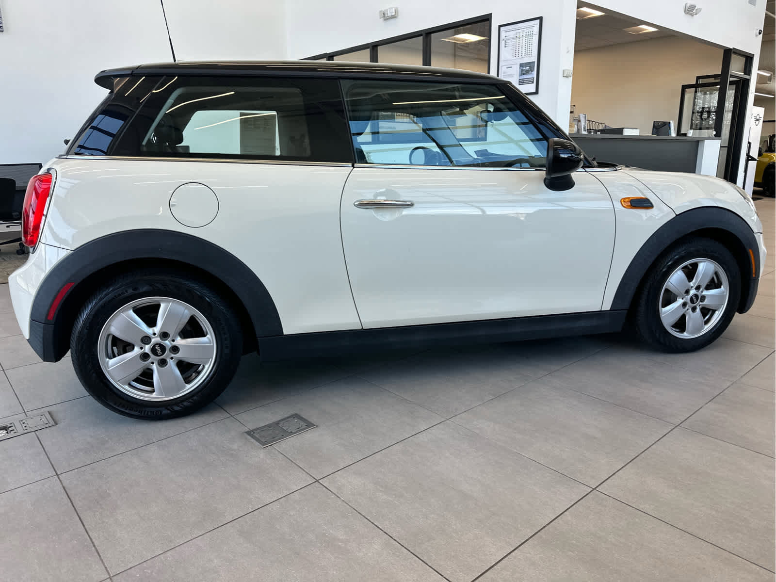 Used 2017 MINI Cooper 2-Door Hardtop image 7
