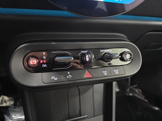 Used 2025 MINI Cooper 2-Door Hardtop FWD image 21