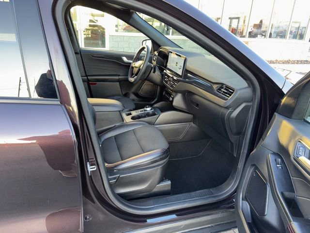 Certified 2023 Ford Escape ST-Line w/ Tech Pack #1 AWD/4WD image 6