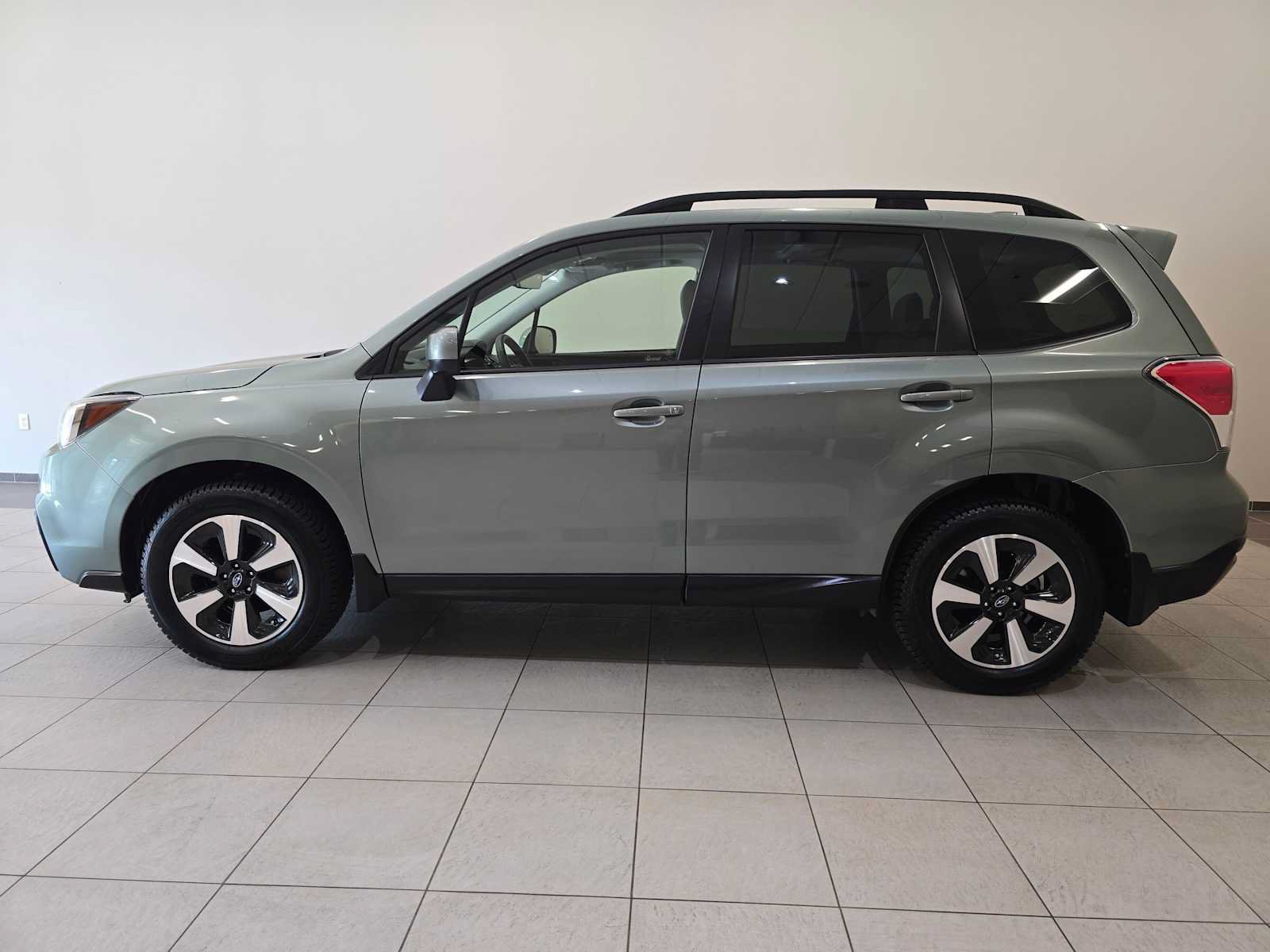 Used 2017 Subaru Forester 2.5i Premium AWD/4WD image 3