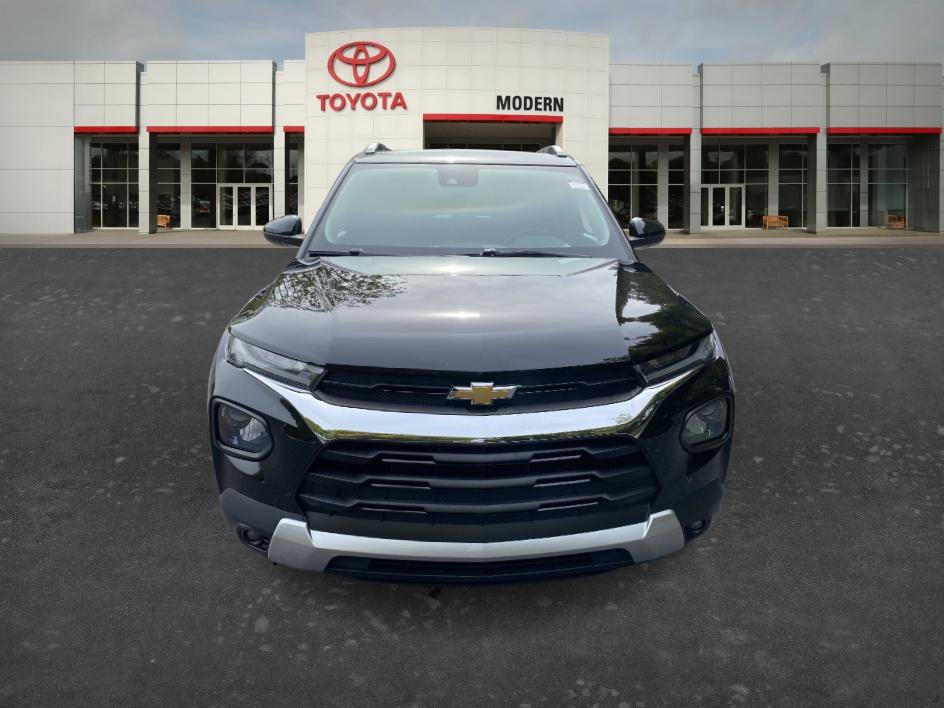 Used 2022 Chevrolet TrailBlazer LT w/ Convenience Package FWD image 2