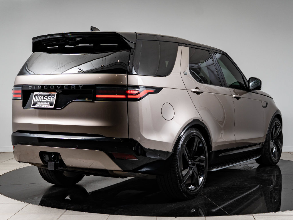 Used 2024 Land Rover Discovery Dynamic SE AWD/4WD image 10