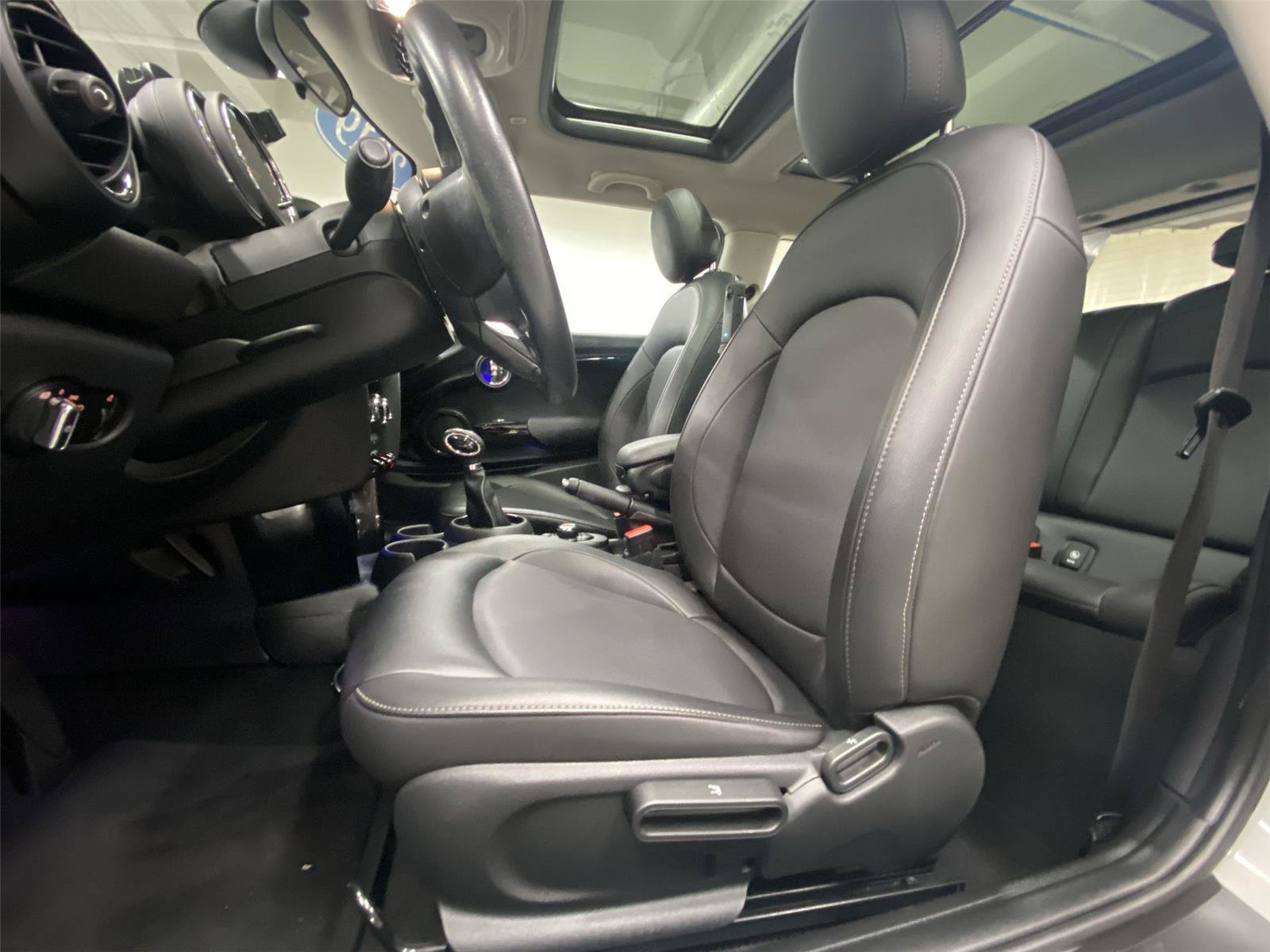 Used 2019 MINI Cooper 2-Door Hardtop FWD image 17