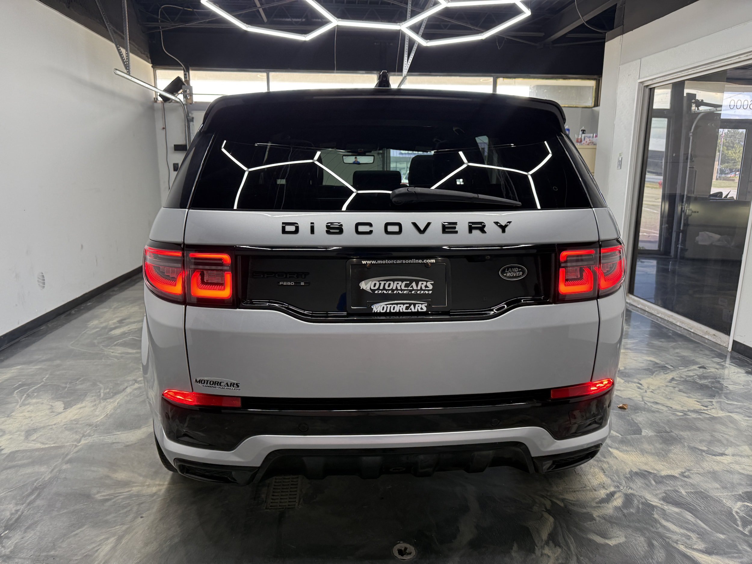 Used 2020 Land Rover Discovery Sport SE R-Dynamic AWD/4WD image 8