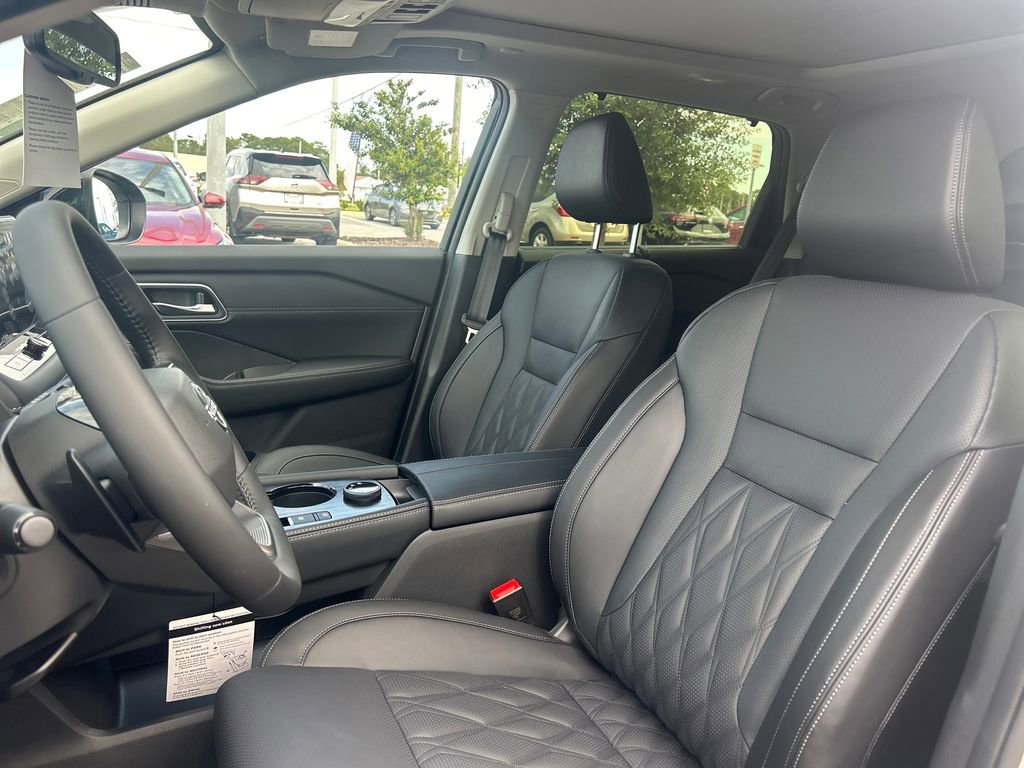 New 2026 Nissan Rogue Platinum image 18